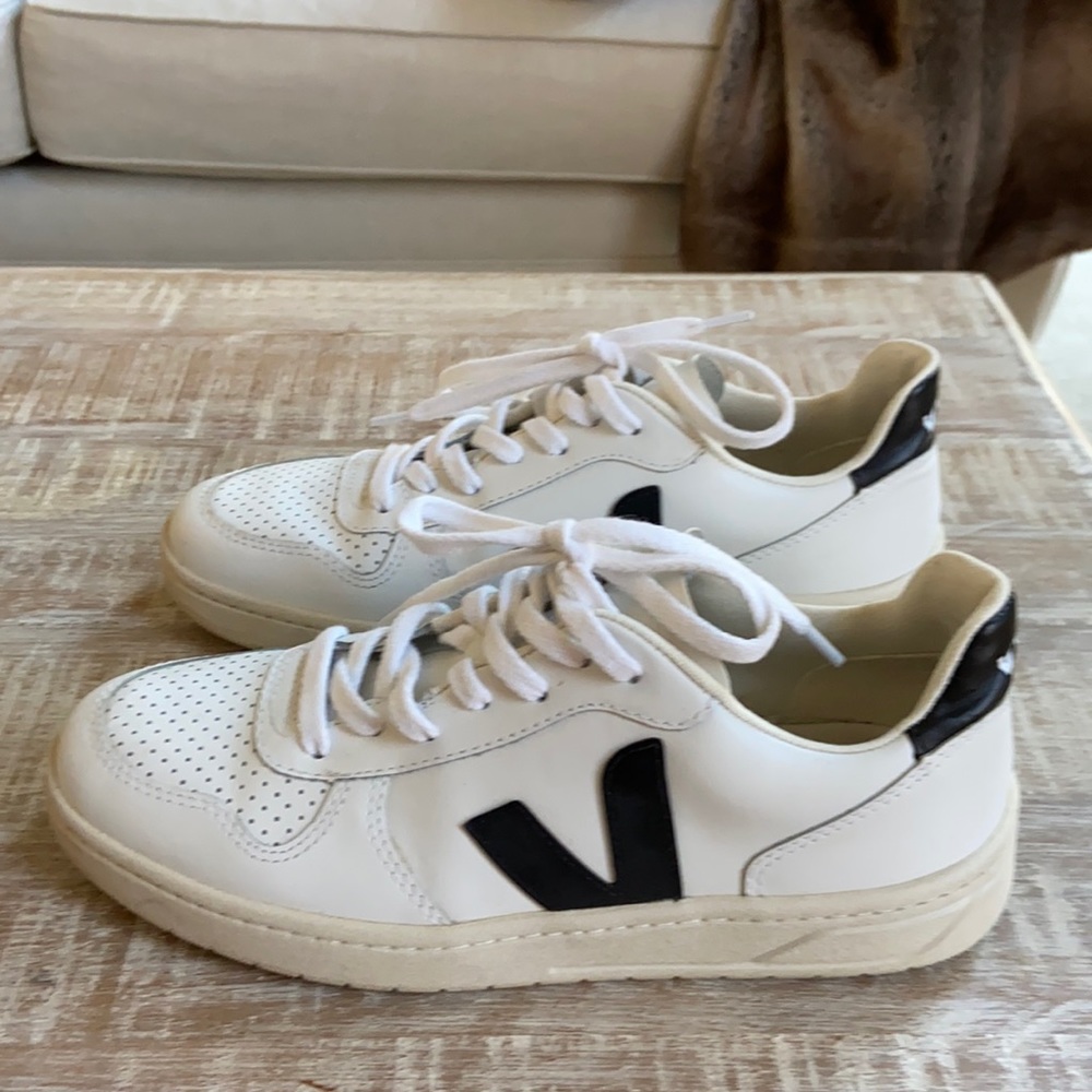 Vera V-10 sneakers